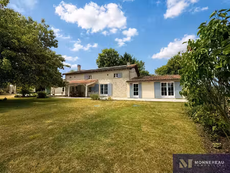 charmante maison avec piscine et vue