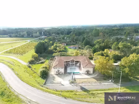 ancien hotel ideal pour investissement locatif ou hebergement