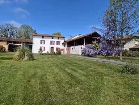 ferme avec dépendances