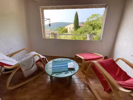 authentique maison de village avec terrasse et vue