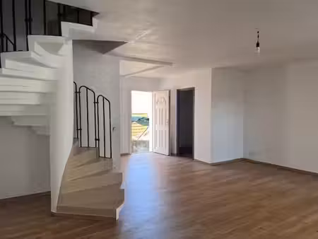 location appartement 4 pièces 83m² le luc 83340