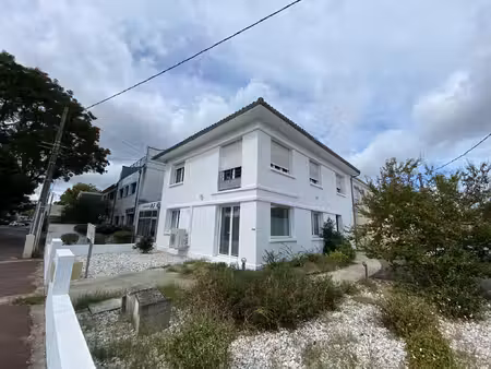 location local professionnel 72m²