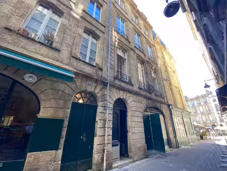 location local professionnel 107m²