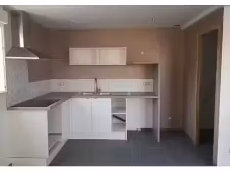 location maison 2 pièces 80 m² à berson (33390)