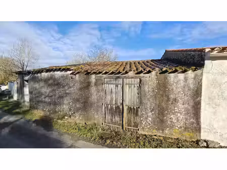 'garage en pierre avec cave au pied du lac du jaunay  authen