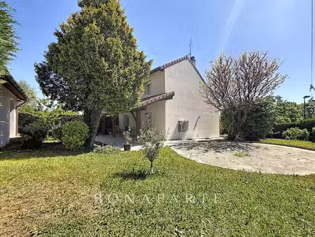 échenevex - maison familiale avec jardin