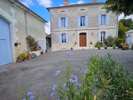 maison de charme au coeur d'un hameau calme & beaux volumes