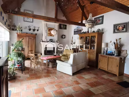 jolie maison traditionnelle  7 chambres