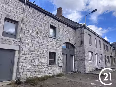 proche de tout axe et de ciney : charmant triplex deux chamb