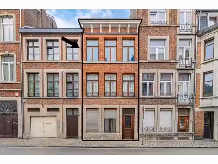 maison + studio aux beaux volumes à proximités des écoles !
