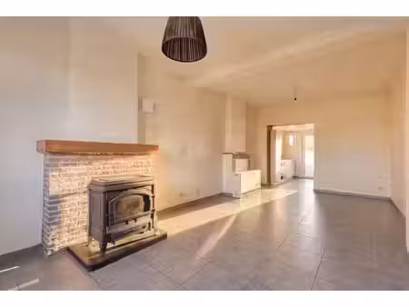 maison confortable de 3 chambres avec jardin et passage