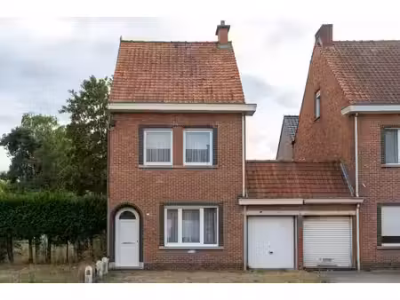 maison semi-ouverte à rénover  avec un grand jardin