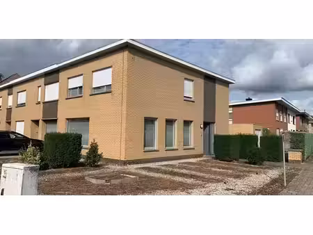 maison à louer à torhout pour € 930 avec 3 chambres à coucher