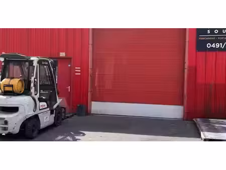 petit magasin à louer à ghlin pour € 900