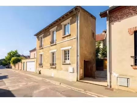 le chesnay limite versailles maison 72.53 m² (89.88 m2 au sol incluant cabanon de 13.30 m2