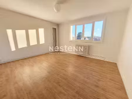plaisir : a louer appartement 3 pièces avec balcon exposé sud