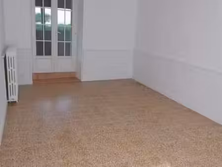 location maison à courson-les-carrières (89560) : à louer / 82m² courson-les-carrières