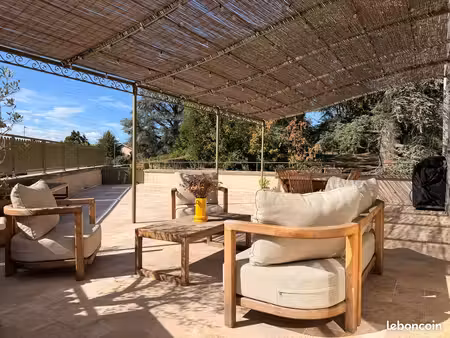appartement d’exception climatisé avec terrasse et parc privé dans une maison ancienne