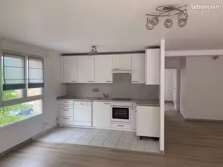 f4 très lumineux avec terrasse et garage
