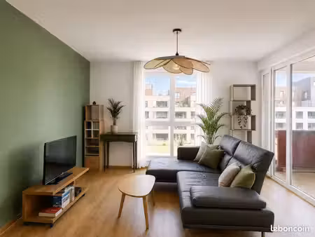 2 pièces meublé 50 m² avec balcon  parking et cave
