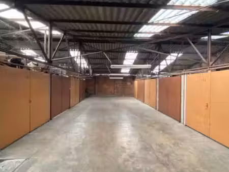 box de stockage - garde meuble - parking