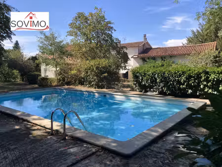 belle propriété de caractère à restaurer avec parc et piscin