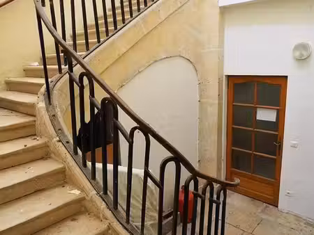 ancien presbytère de 300 m2 partiellement rénové