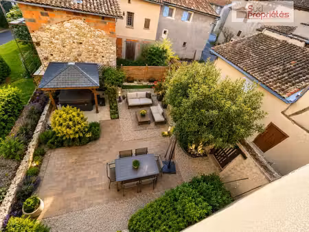 grande maison de caractère avec appartement indépendant t3   garage   terrasse   jardin no