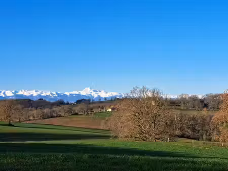 joli terrain avec vue sur les pyrénées