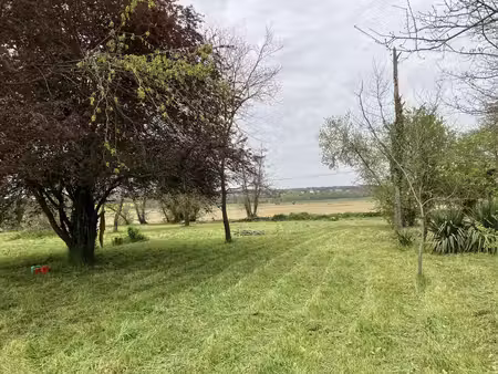 mondavezan : joli terrain plat de 1767 m2 constructible