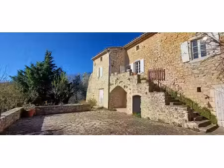 mas en pierre