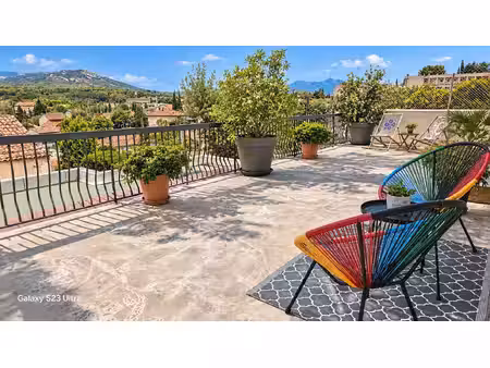villa entièrement rénovée au calme pour deux familles