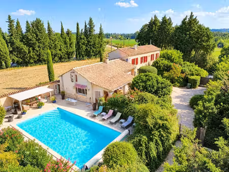 mas de caractère avec appartement indépendant  grand terrain e