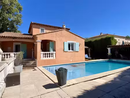 chateauneuf le rouge chaleureuse maison familiale commodites a pied
