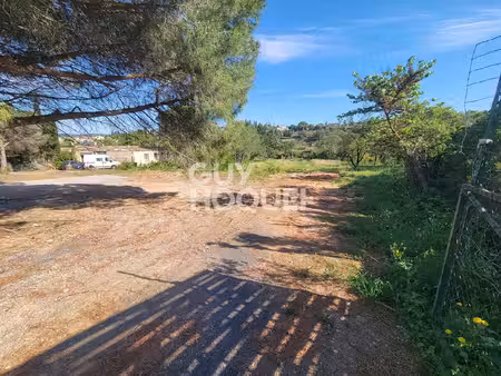 terrain bizanet 740 m2