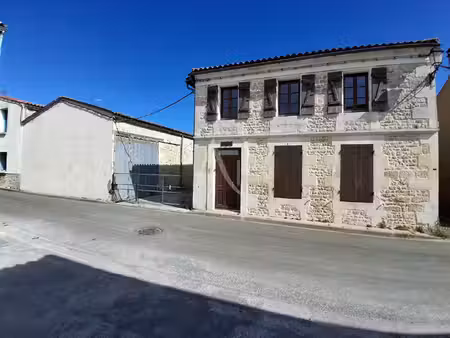 ensemble immobilier de deux t4   12 pièces  7 chambres   hangar   garage   terrains non...