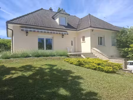 belle maison familiale superbe vue et terrain arboré