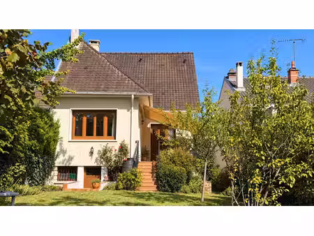 maison individuelle 4 chambres  beau jardin et potentiel d'é