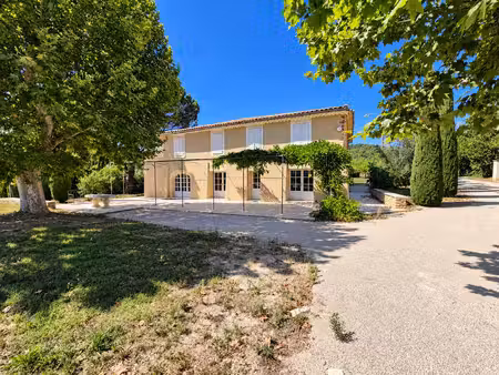 mas provençal d’exception — vue luberon & vignes