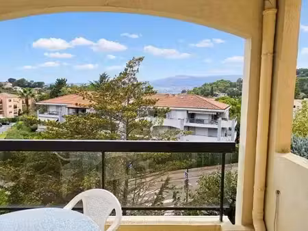 magnifique trois/quatre pièces avec piscine  terrasse  parking au sous sol et cave