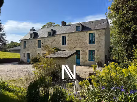 ensemble immobilier sur 1.3 ha - 5 minutes de l'a84