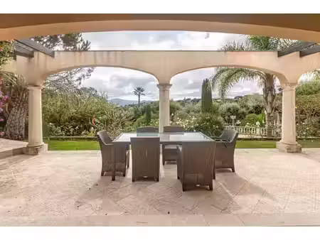 villa dans un domaine fermé