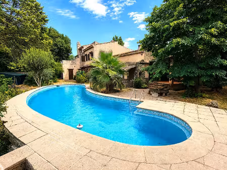 neoules maison à vendre t9 de 320 m² sur 2190m² de terrain avec piscine et garage.