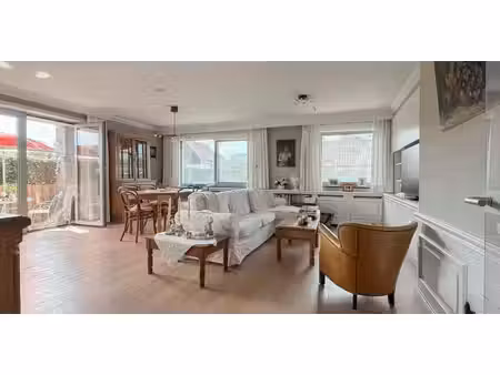 luxueus gelijkvloers appartement met 2 slaapkamers  terra...