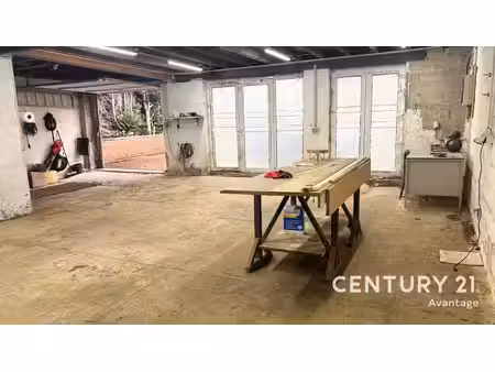 atelier-75m² avec cour  accès sécurisé et vidéosurveillance
