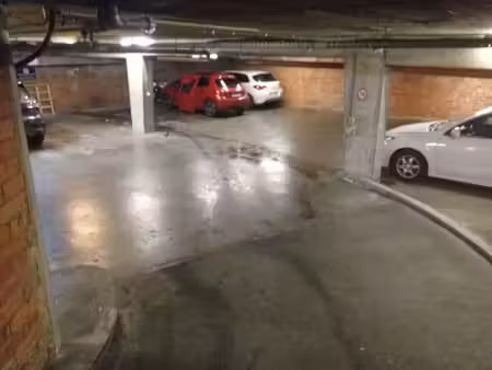 garage couvert au centre d'uccle