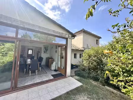 charmante maison avec vue sur la campagne et piscine