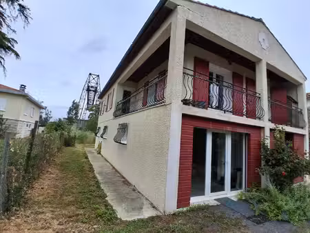 maison 161 m2 sur 996 m2 rez de chaussée  espace professionnel