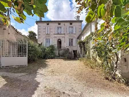 11km gare tgv angouleme ensemble immobilier de caractère avec terrain clos et...
