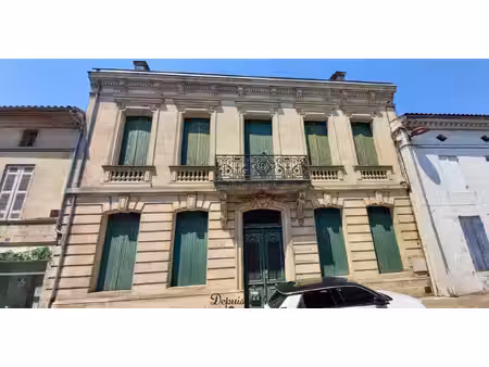 ensemble immobilier 320 m2 avec dépendances en centre-ville de saint-savin